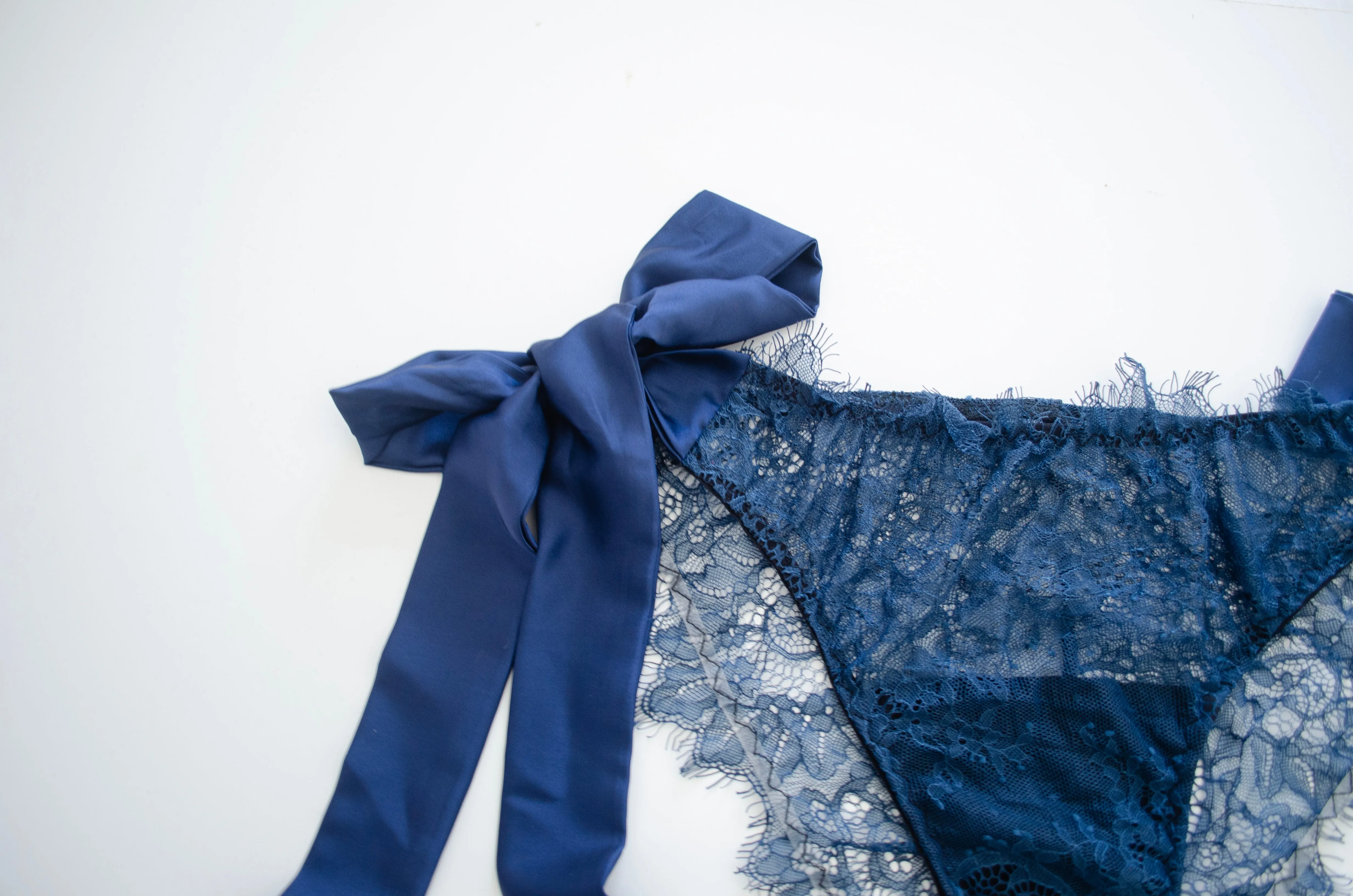 Pine Tie Side Lace Set - Navy
